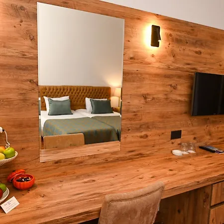 فندق Dome & Casino At Kyrenia 4*