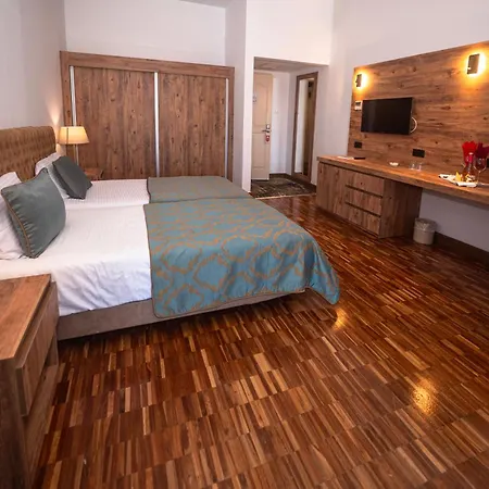 فندق Dome & Casino At Kyrenia 4*