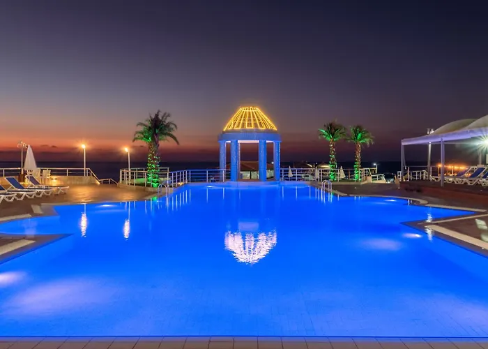 Dome & Casino At Kyrenia キレニア