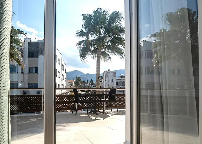 Dome & Casino At Kyrenia キレニア