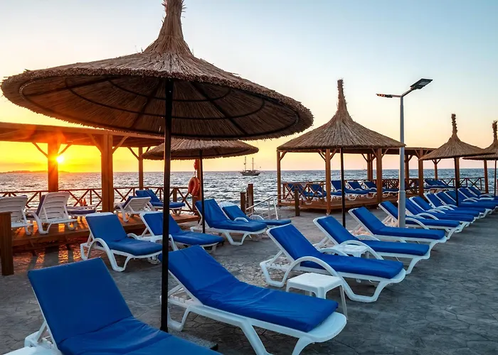 Dome & Casino At Kyrenia キレニア